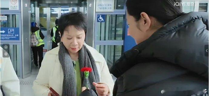 倪萍蔡明直播好像讲相声  直播界的新晋相声组合诞生！倪萍蔡明直播间笑料不断，一幅