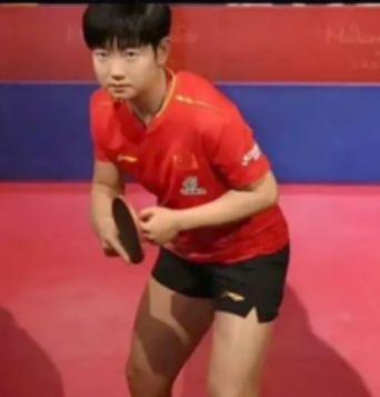 孙颖莎蜡像
在上海杜莎夫人蜡像馆揭幕
并获永久馆藏！
作为现役运动员打破惯例引发