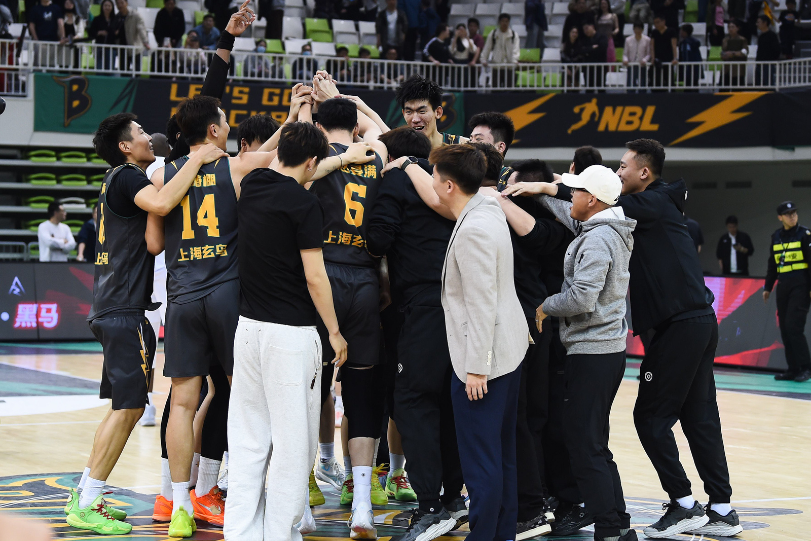晚上有去现场看球的吗上海玄鸟男篮上海玄天鸟篮球俱乐部