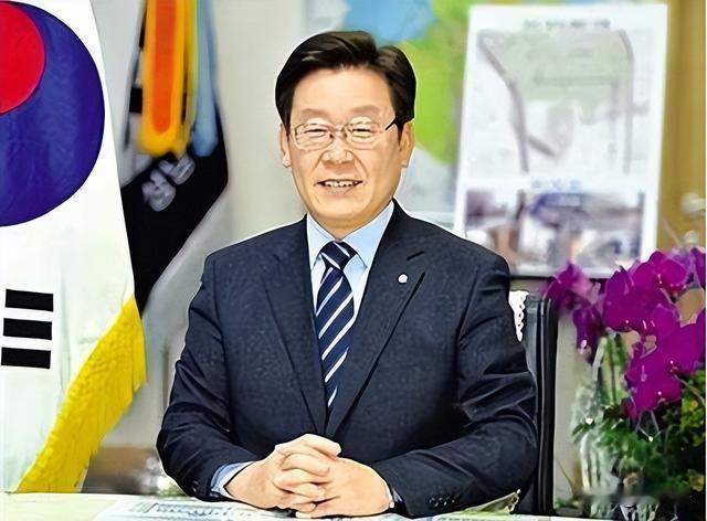 韩国着急了？中方前脚赴朝庆典，后脚就接到韩国外长电话。

中国这边刚确定派高级代