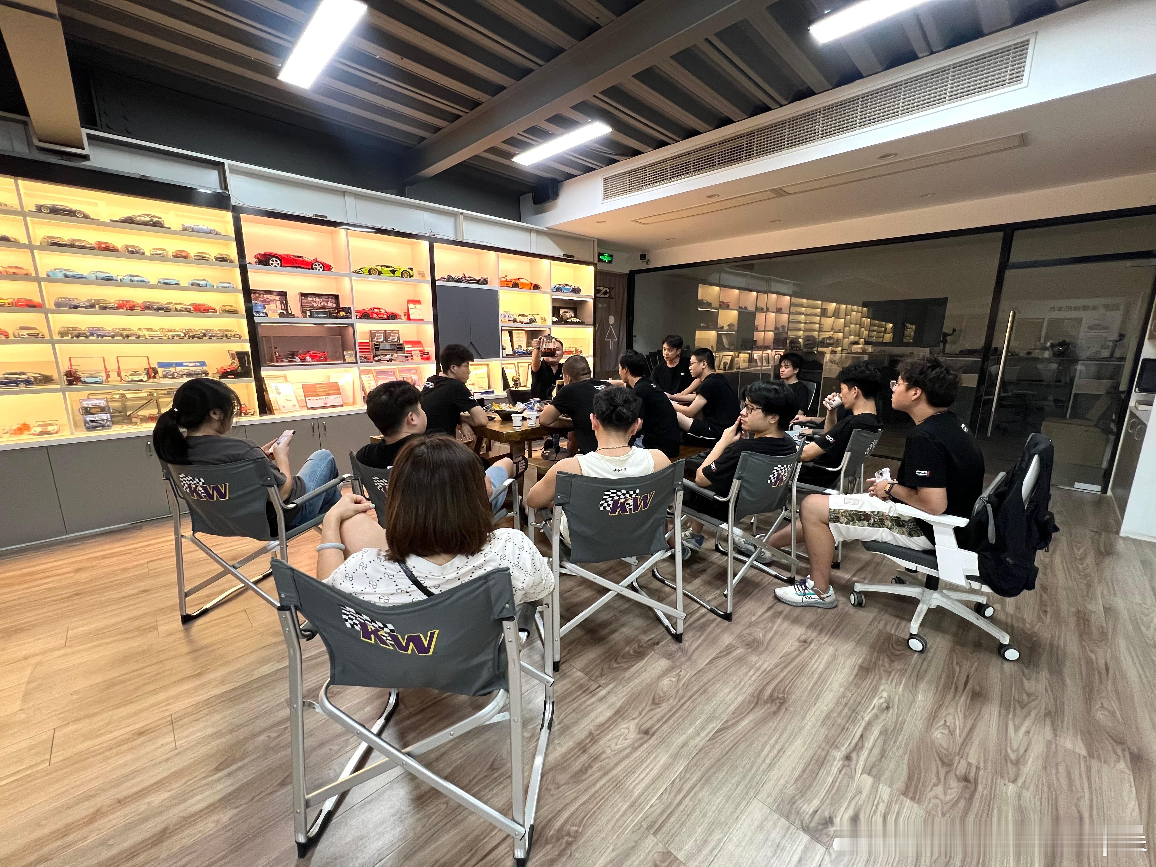 推迟了5天开会 发薪 复盘15天发一次 不拖欠 不押薪 享福利  ​​​