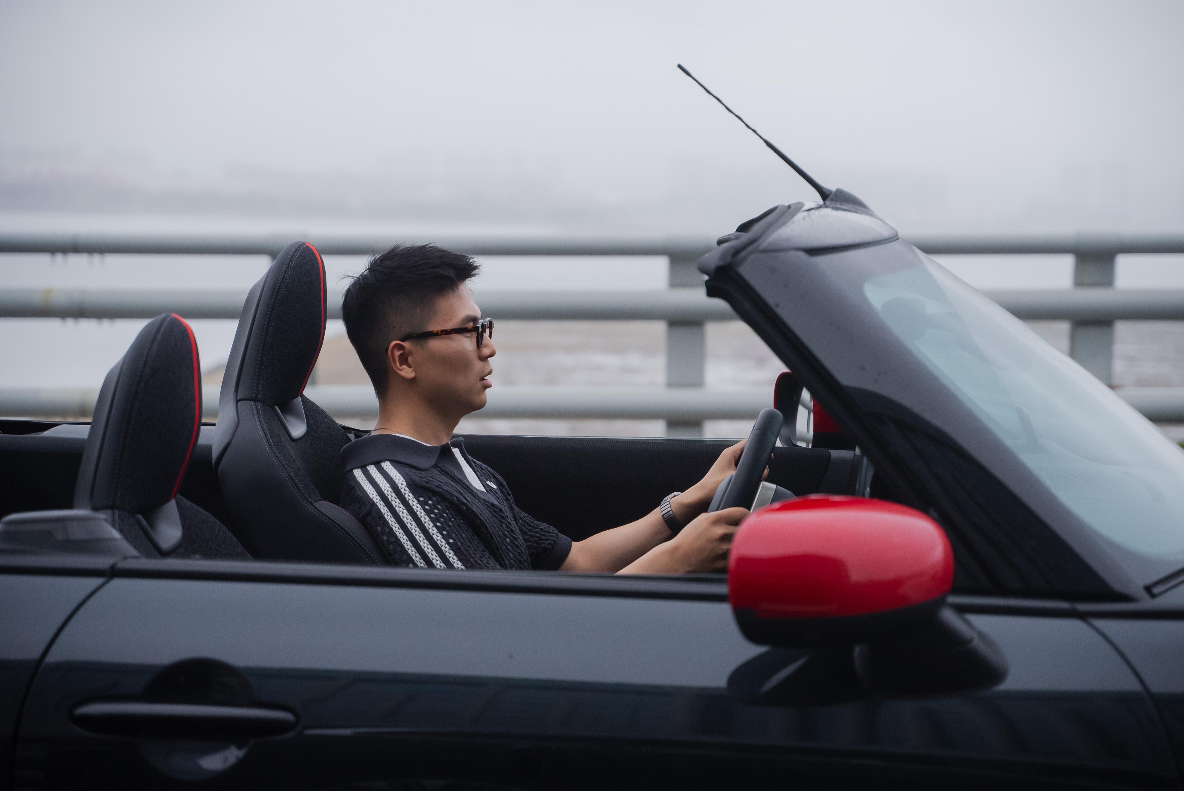 谁说下雨不能开敞篷？雨天开敞篷才有乐趣Ps:仅为拍摄需要，请勿模仿🙉我与汽车的