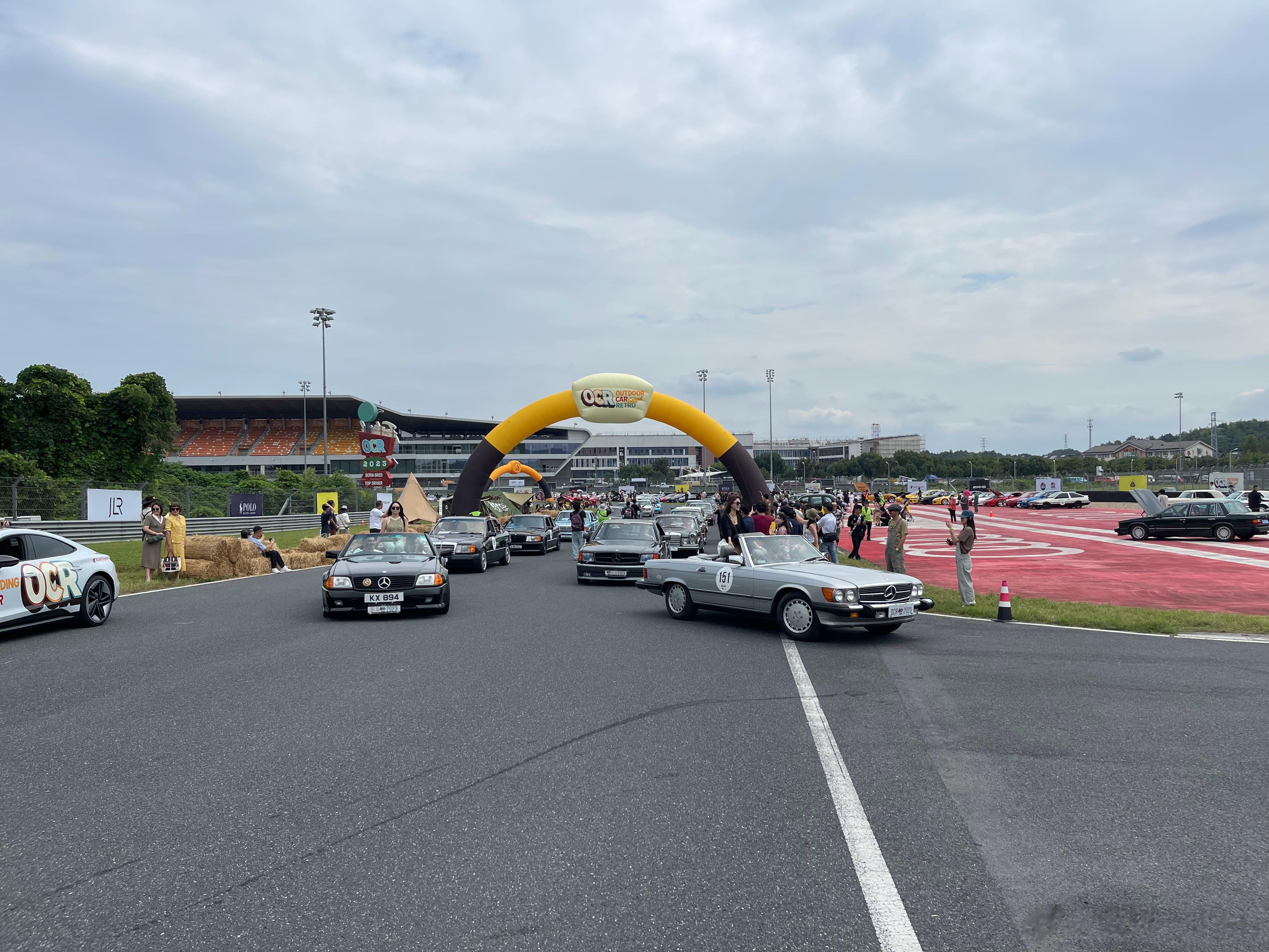 奔驰巡游环节，这辆京牌C126蛮正的[嘻嘻] ​​​