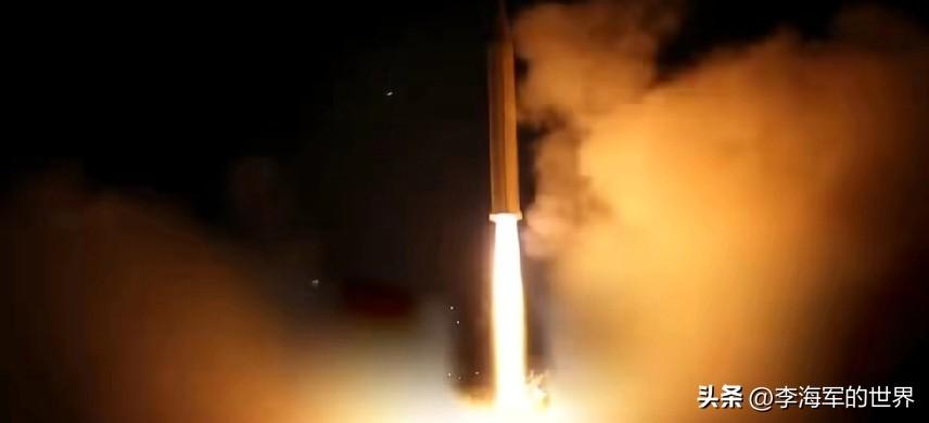 伊朗现役最强导弹出击，一吨多重的弹头，直指以色列首都，市中心机场，大家都在等这个