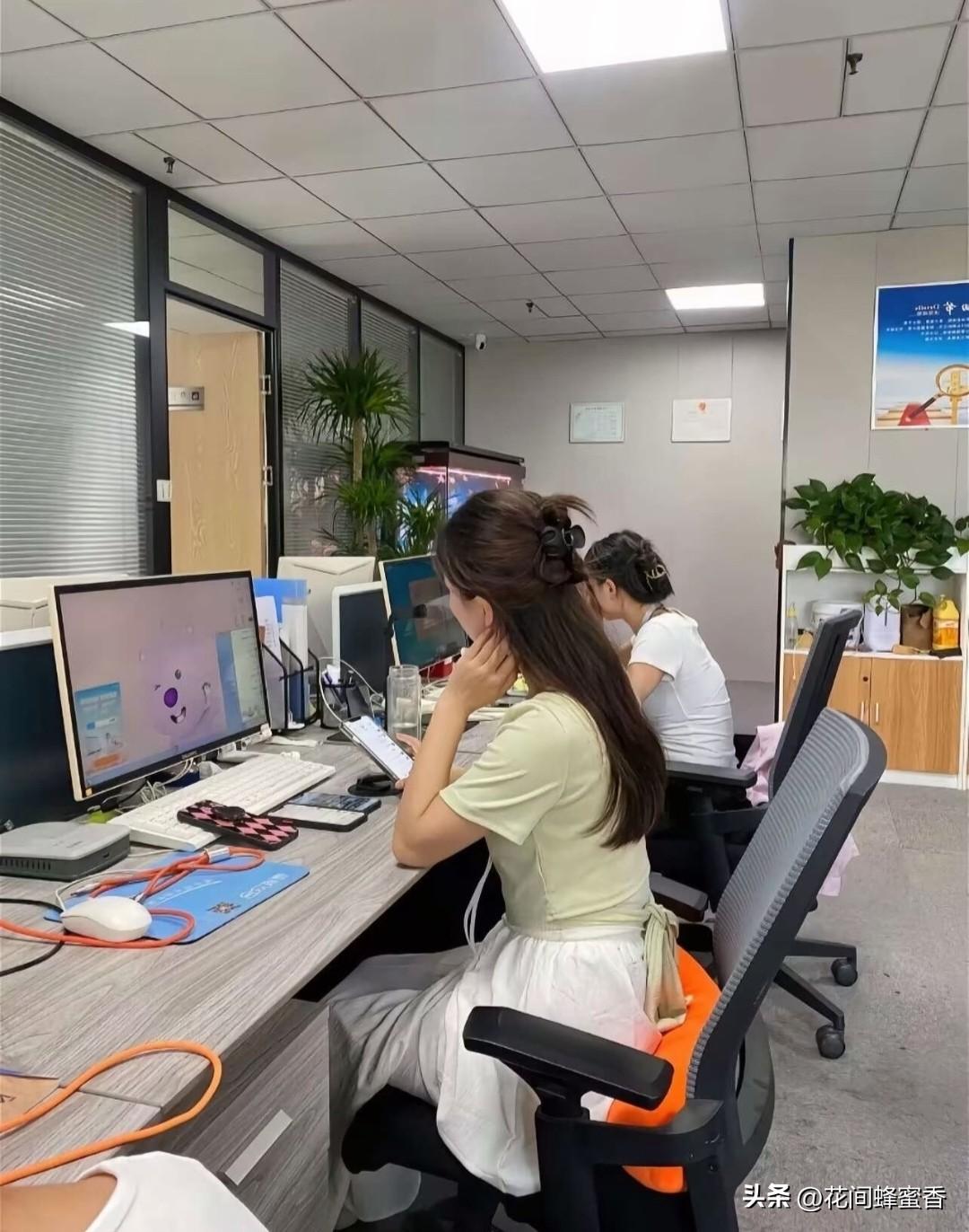 25岁姑娘患癌主动辞职，
老板一句话，看哭无数人…
 
浙江衢州25岁的祝乙琪，