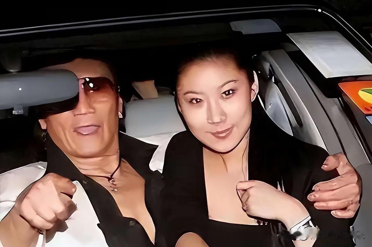 谢贤老了以后审美降级了，以前找的是琼瑶剧美人，是第一届港姐，香港第一美人。

晚