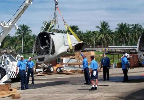 二十五年前，美国军方为了把迫降的EP3E侦察机人员带回去，险些直接出动武力突袭海