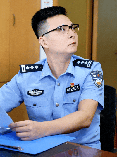 【“莫信！莫理！莫把钱！”#领导让联系何炅真就联系到了#】#长沙公安摇到了何老师