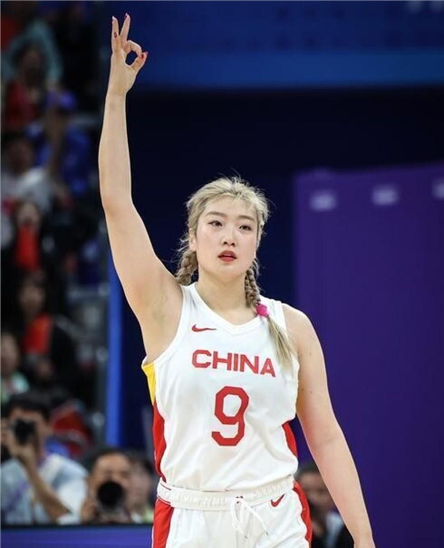 8月12日，中国女篮77比88输给尼日利亚的同一天，31岁的李梦在微博只发了71