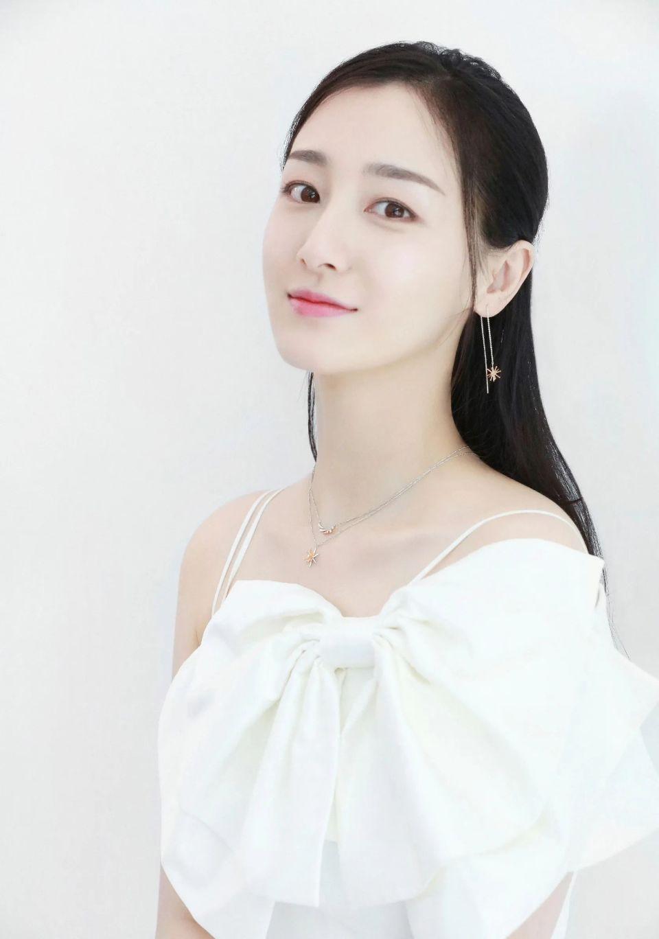 这个女演员，看第一张图你可能不认识她，看第二张图你就会恍然大悟:原来是——