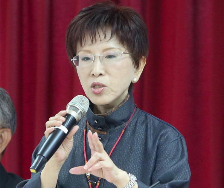 台湾省最近出现一股入党热
才短短十天时间，就有869人加入了国民党！
就连绿营的