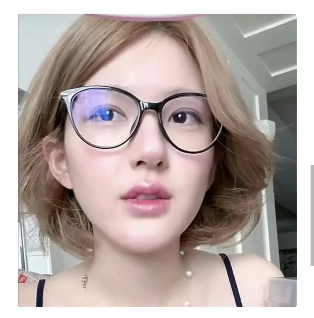 我仔细梳理了赵露思事件的来龙去脉，总结下来以下4点。
1.赵露思生病之后，公司划