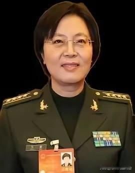 7月16日国务院的一纸任免，让不少人悬着的心彻底踏实了。

58岁的陈薇，正式出