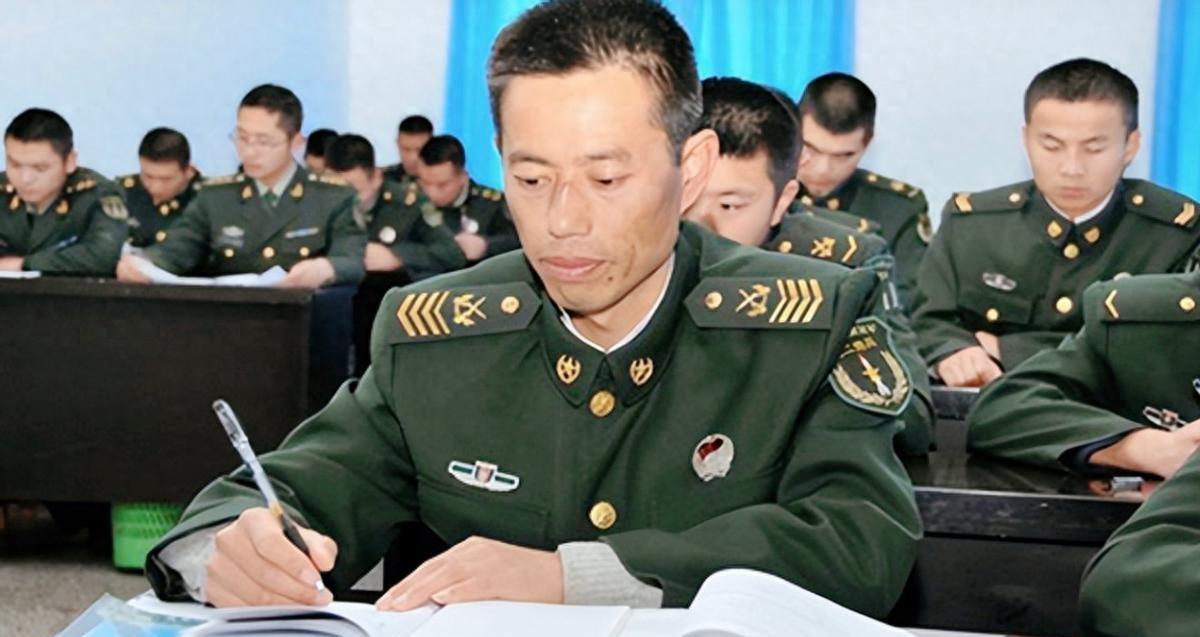 “导弹兵王”王忠心，两度退伍又被召回，为何连将军见到他都恭敬敬礼？
2009年年