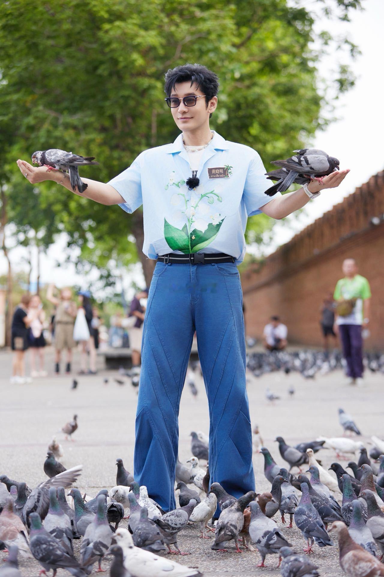 王俊凯真的只是在问生锈的味道王俊凯认真问黄晓明认真答歪了 哈哈哈哈这段真的笑死我