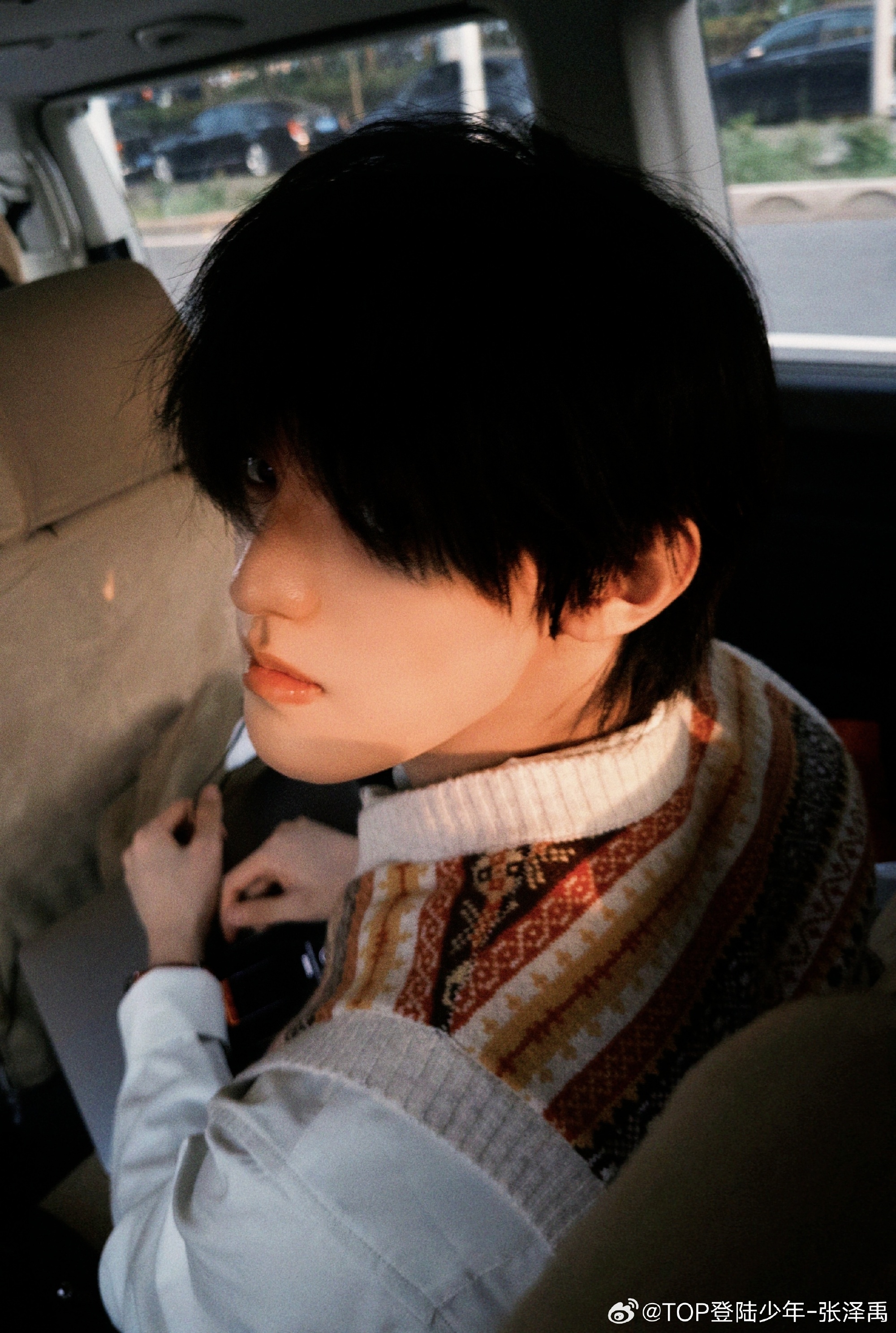 翻啧啧微博突然翻到，当时还以为是生日pb，所以这套是拍什么去了PRADA张泽禹 