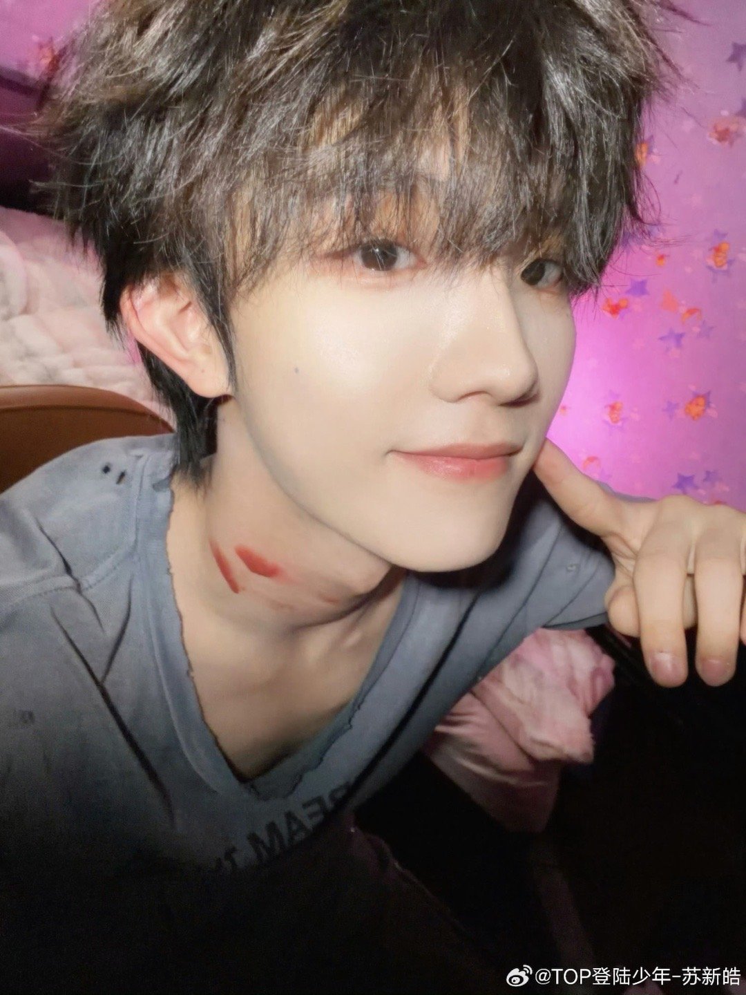 其实脖子上是我种的草莓 