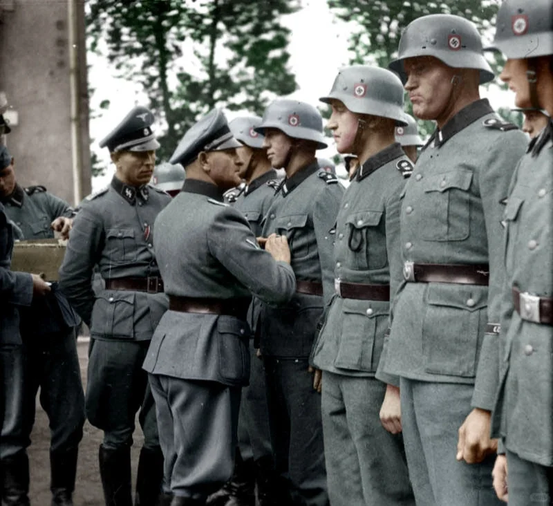 1940年6月在法国梅斯，党卫队第1师师长兼武装党卫队大将塞普·迪特里...