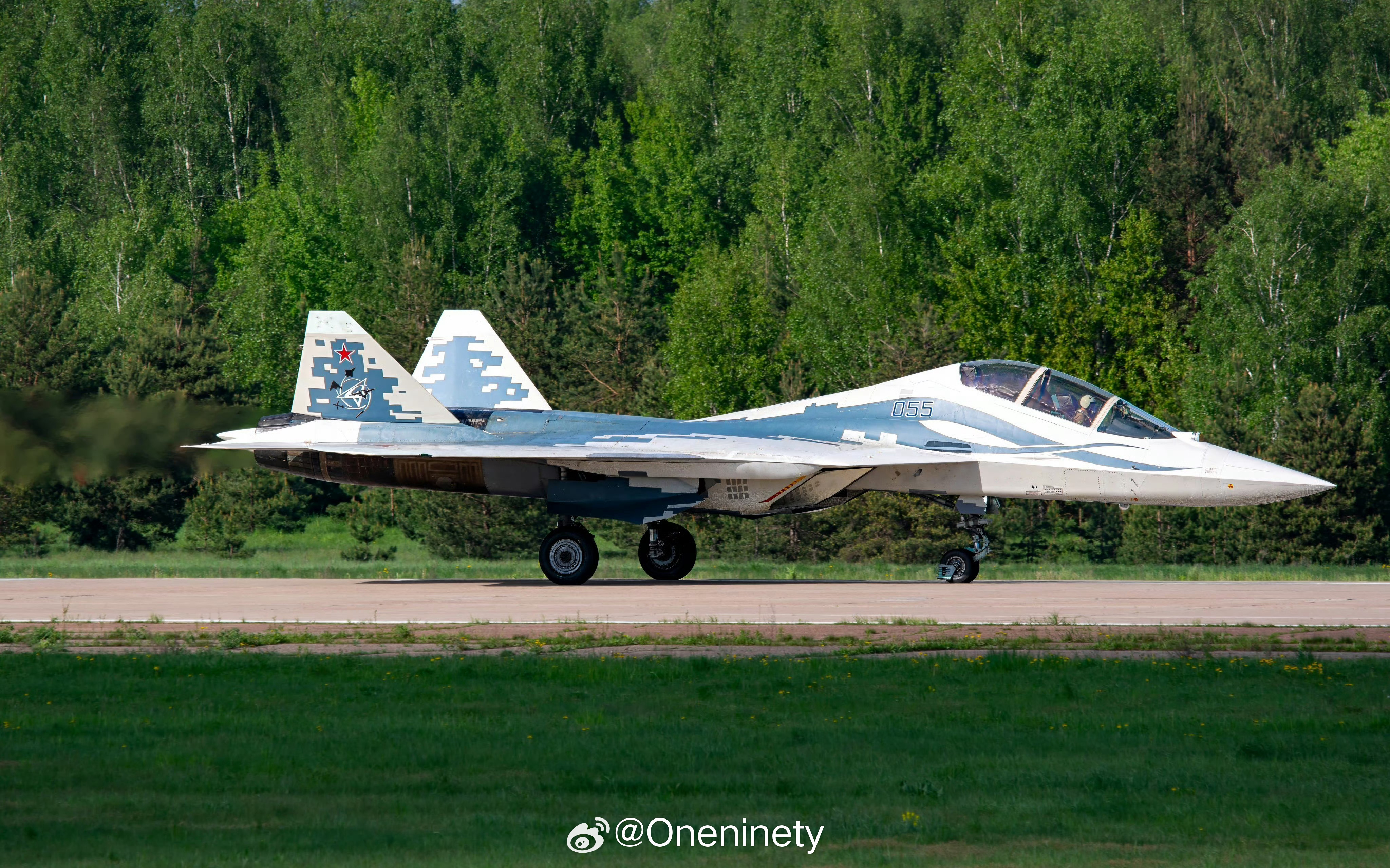 苏-57D首飞高清画面！话说啥时候能公布歼-20S首飞画面啊190视角 俄双座型