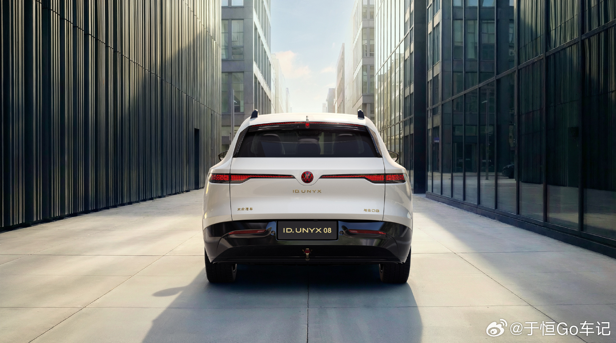 豪华大五座新卷王来了大v聊车 金标大众旗舰纯电SUV与众08精准解决家用需求，实