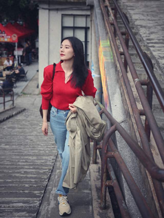 今年国庆假期就学高圆圆穿搭，打扮简单但高级，谁看了都说美