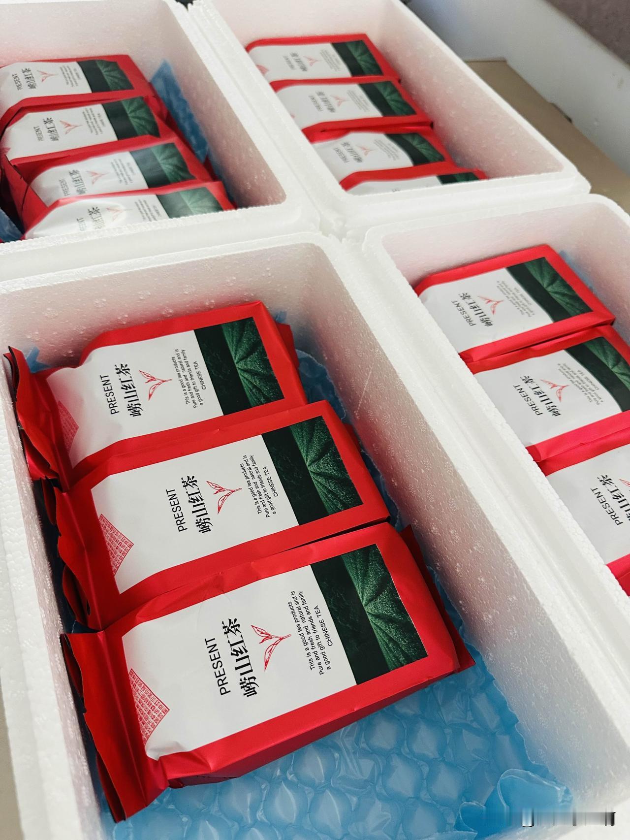 昨天把家里的桂花红茶整理了一下库存，在圈里吆喝了吆喝，然后今天就开始装茶发茶。