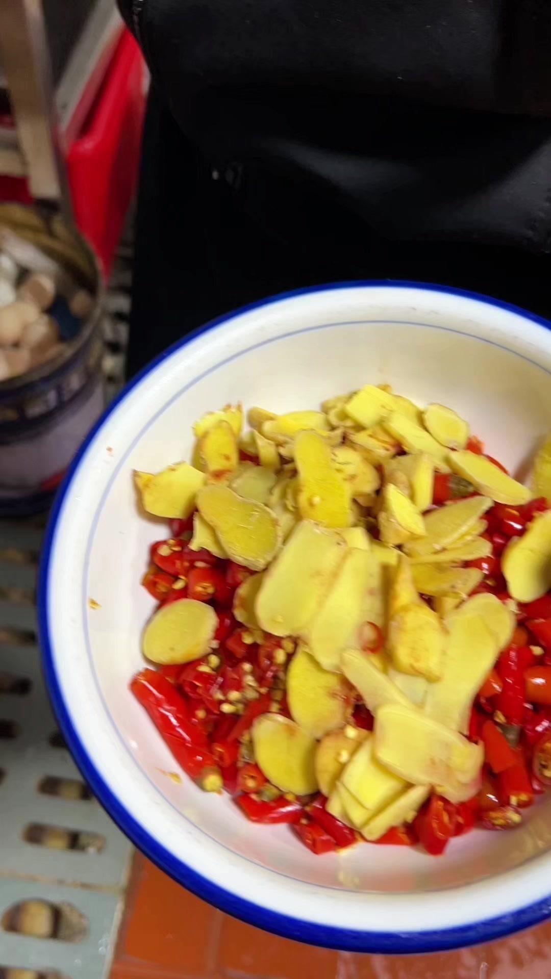 🍳猪肝嫩滑不腥的关键原来在这！分享三个小技巧，炒出来的猪肝嫩到入口即化，配粉配