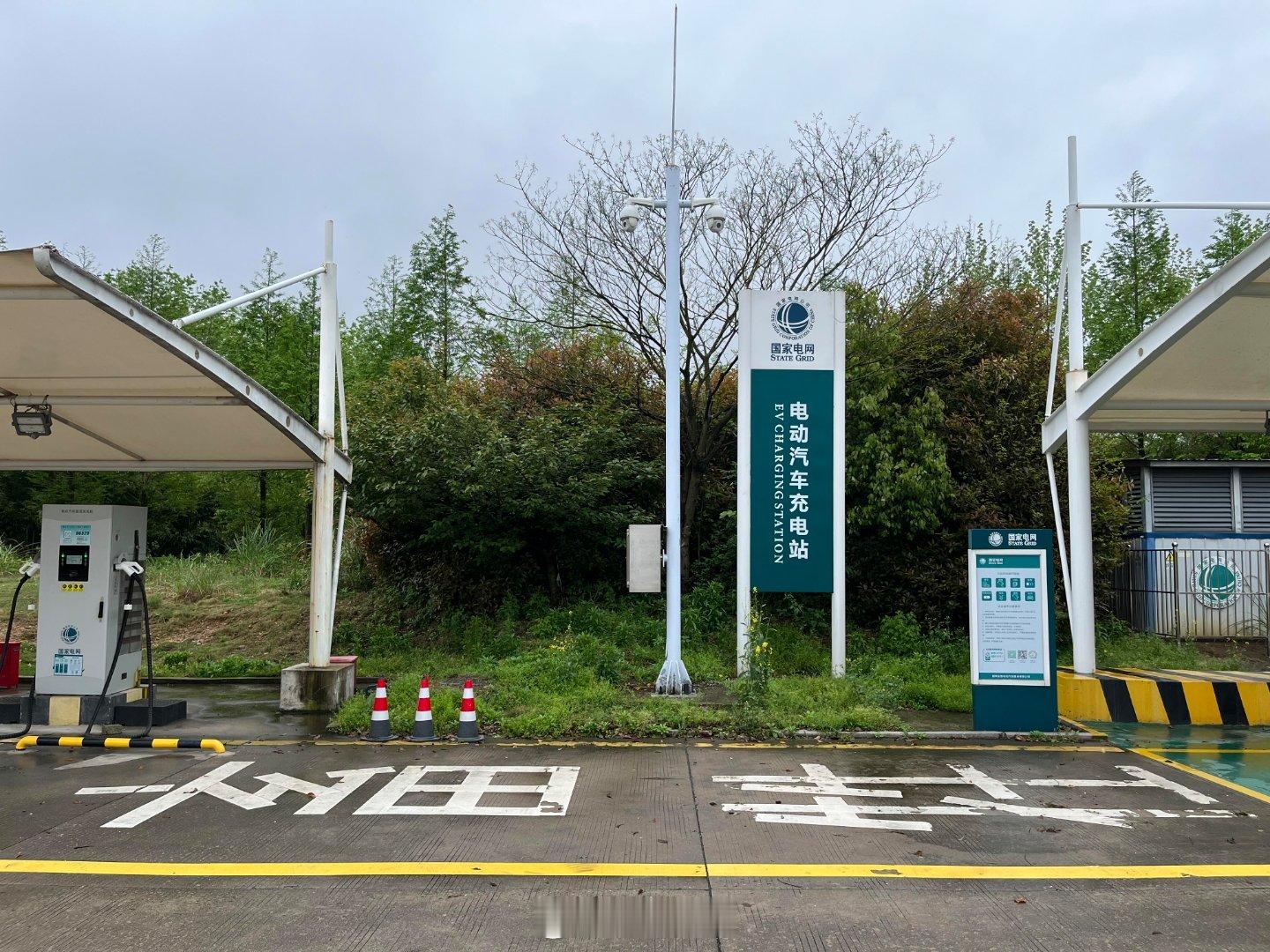 高速上充个电还要挨骂？这你受得了吗？新能源汽车﻿