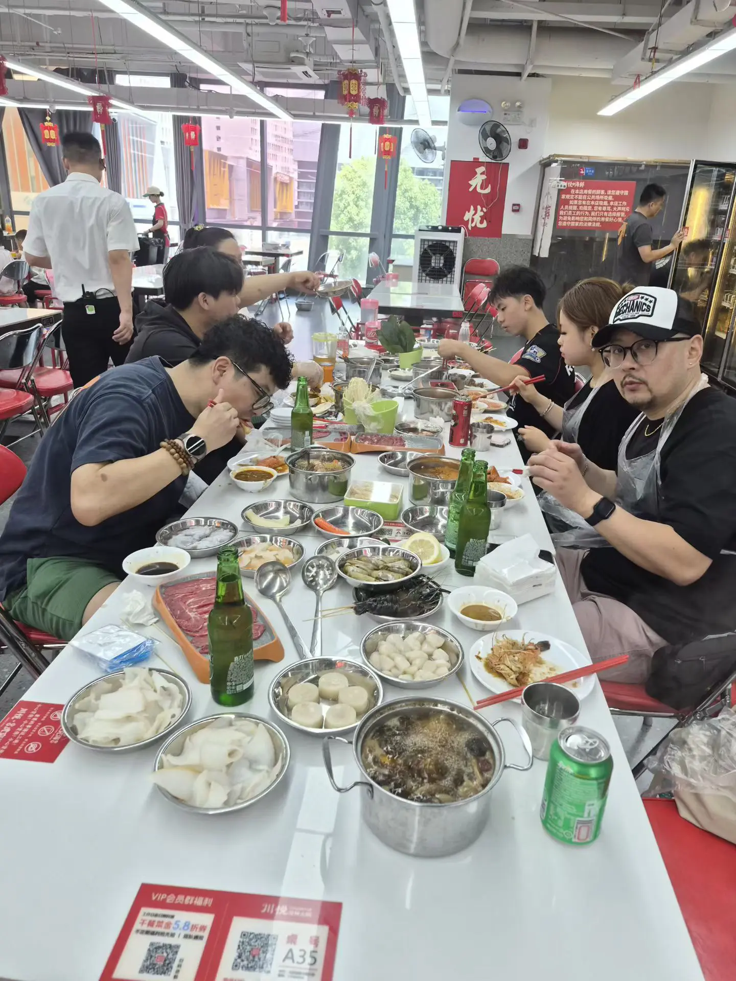 飞机飞到一定高度就没有阴天了，其实人也一样，一切烦恼都是因为高度不够。