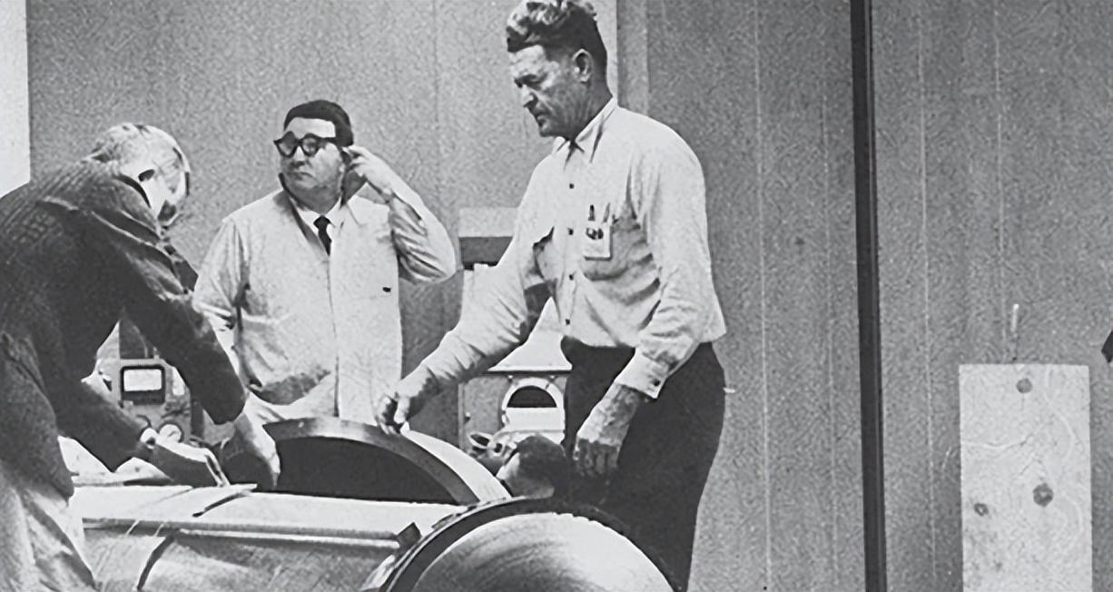 全球首例被冻了几十年的人解冻时，打开液氮罐的瞬间，在场的人都吓了一跳 —— 那场