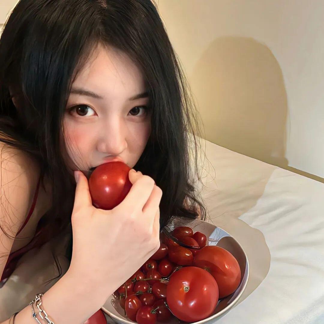 ✨✨𝑾𝒆𝑪𝒉𝒂𝒕女生头像优质女头｜ins风｜小众头像｜氛围感  | 