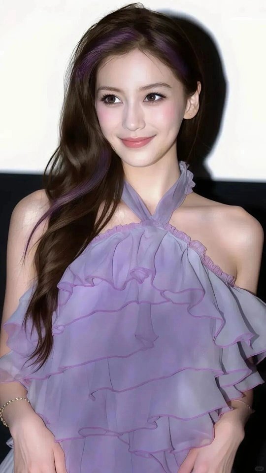 Angelababy的上班日记褪去镜头前光鲜亮丽的滤镜，这支上班日记把艺人真实的