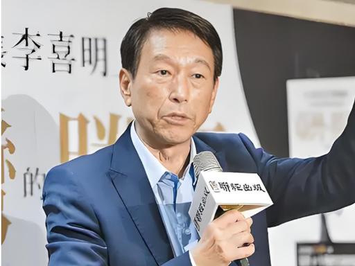 岛内彻底炸锅了！台湾前最高军事长官李喜明，终于说出了没人敢讲的大实话。解放军迟迟