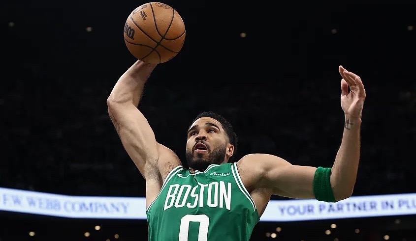 NBA常规赛继续进行，凯尔特人客场147-129大胜热火。本场比赛，布朗投篮29