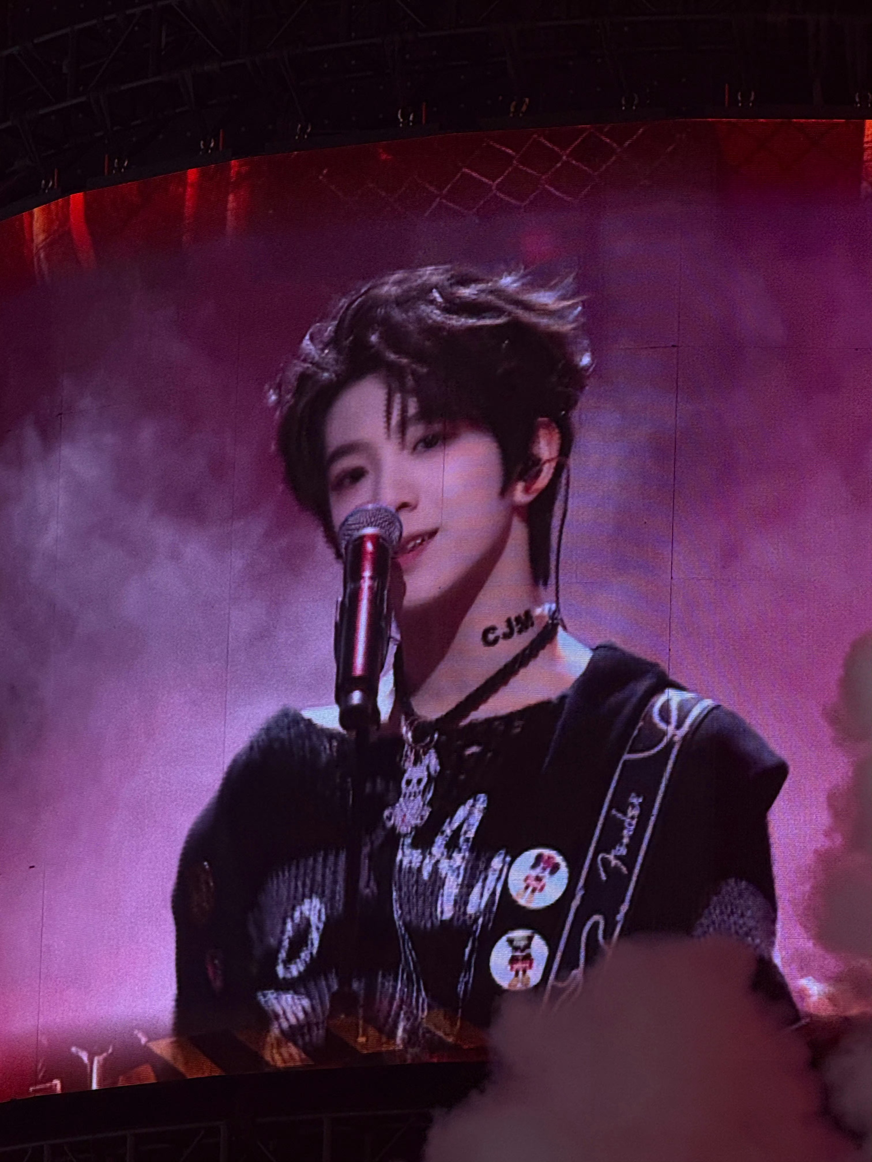 陈浚铭大背头如此权威🎸🎸🎸直观的感受到了陈浚铭美貌，完全就是欧巴形态。。 