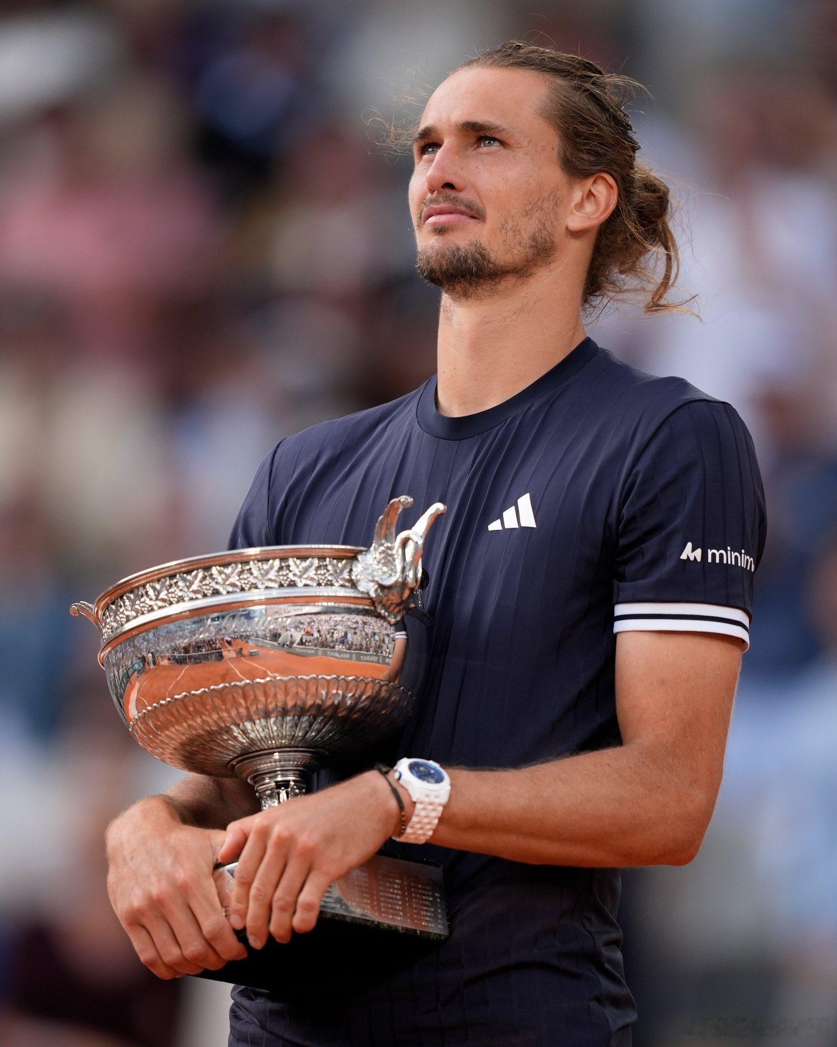 🎾 法網冠軍、著名拜仁慕尼黑球迷亞歷山大·茲維列夫談到他最喜歡的網球場以外的體
