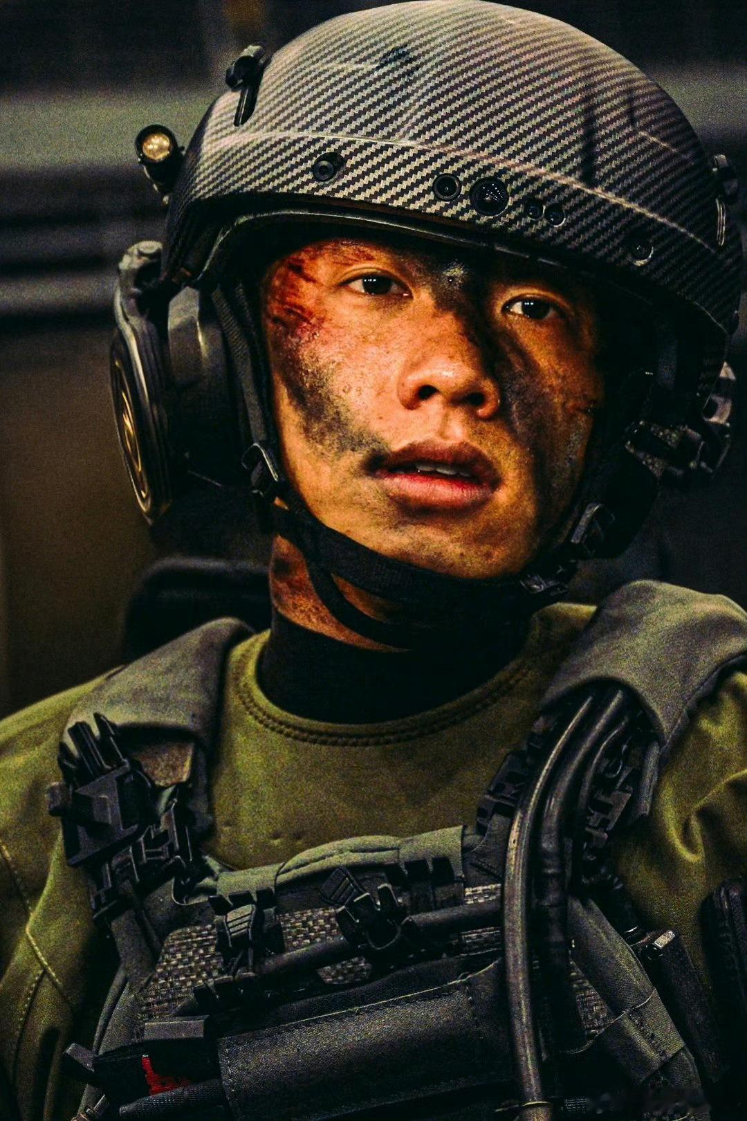 翟宇佳内娱服兵役从长空之王到蛟龙行动 两种军旅形象切换好绝[心][送花花] 看他