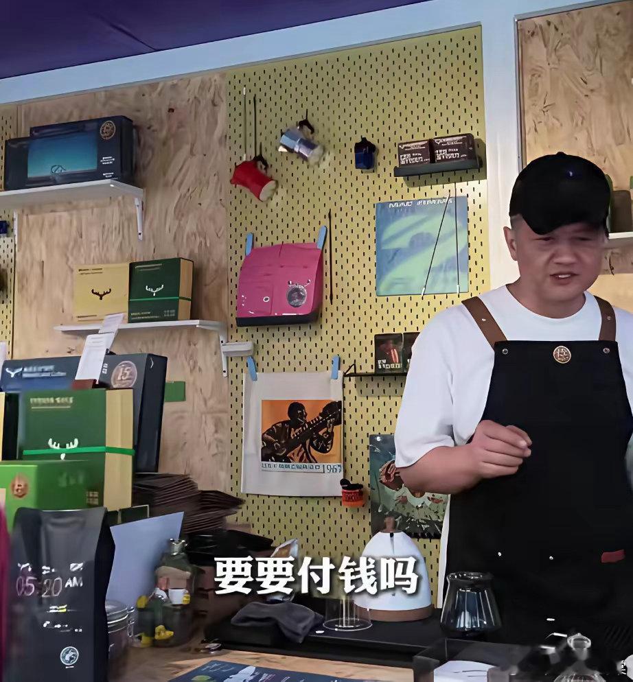 李嫣和奶奶都跑到了云南，支持李亚鹏的咖啡和民宿。只不过李亚鹏录制视频的时候，李嫣