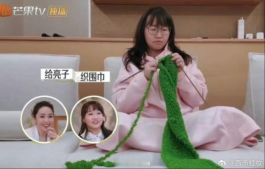李行亮戴上麦琳织的绿围巾了  李行亮录综艺也不忘秀恩爱，麦琳织的绿围巾成了他的新