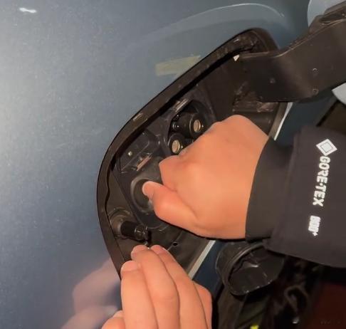 现在很多北方地区的朋友都进入零下了，提醒一下，洗车的时候尽量避开充电口的位置，否