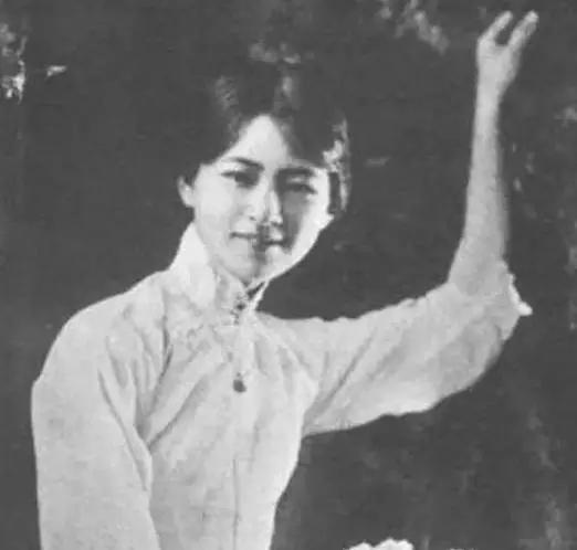 林徽因：被八卦腌透的“民国顶流”，其实拿钢尺量过2000座古建——她最炸裂的不是