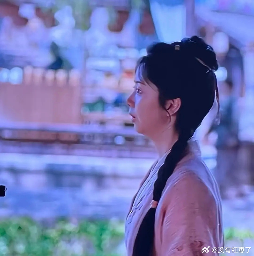 谭松韵好虐的侧脸 ​​​