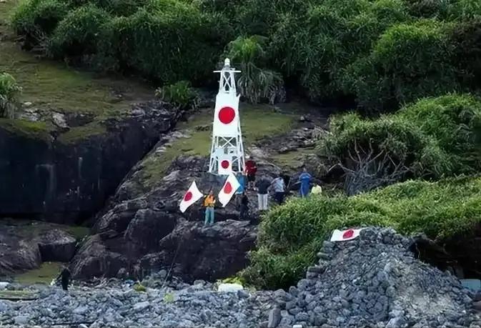 钓鱼岛究竟有多大？上面能住人吗？其实在几十年前，钓鱼岛上还真有人居住，是一群日本