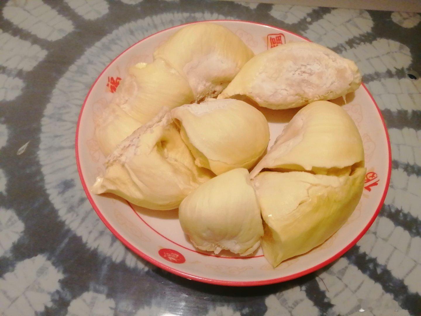 杨梅早吃完了，这个竹编的篮子🧺不错，我留做收纳盒了。看起来好像我做饭了，其实我