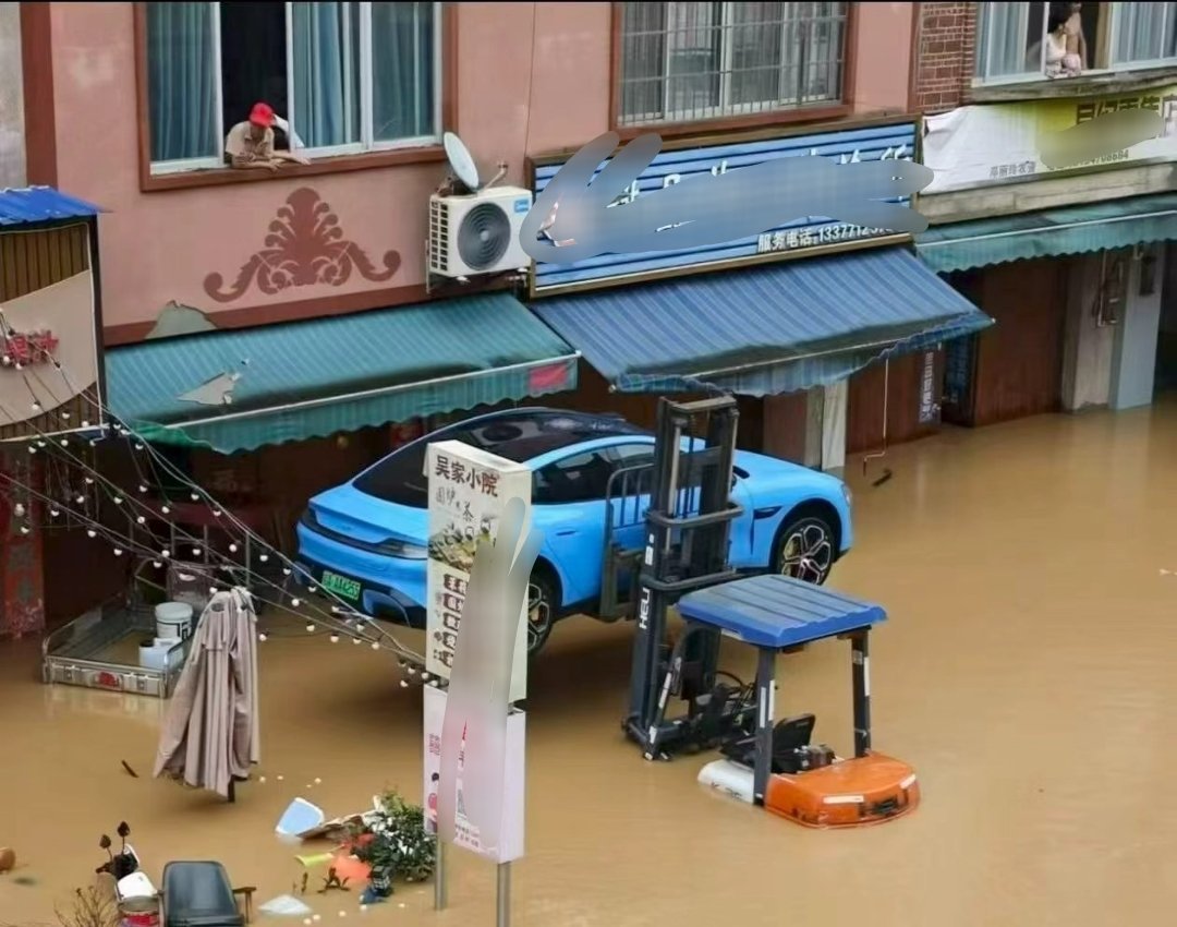 小米SU7为什么没在水里？因为他是「卡布里蓝」~小米汽车