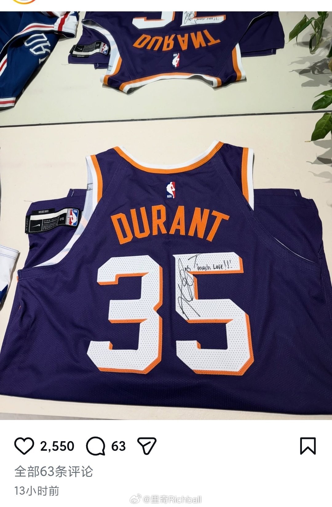 经过昨天一顿对喷，希罗成功获得杜兰特签名球衣不过为啥是太阳的，应该是之前送的nb
