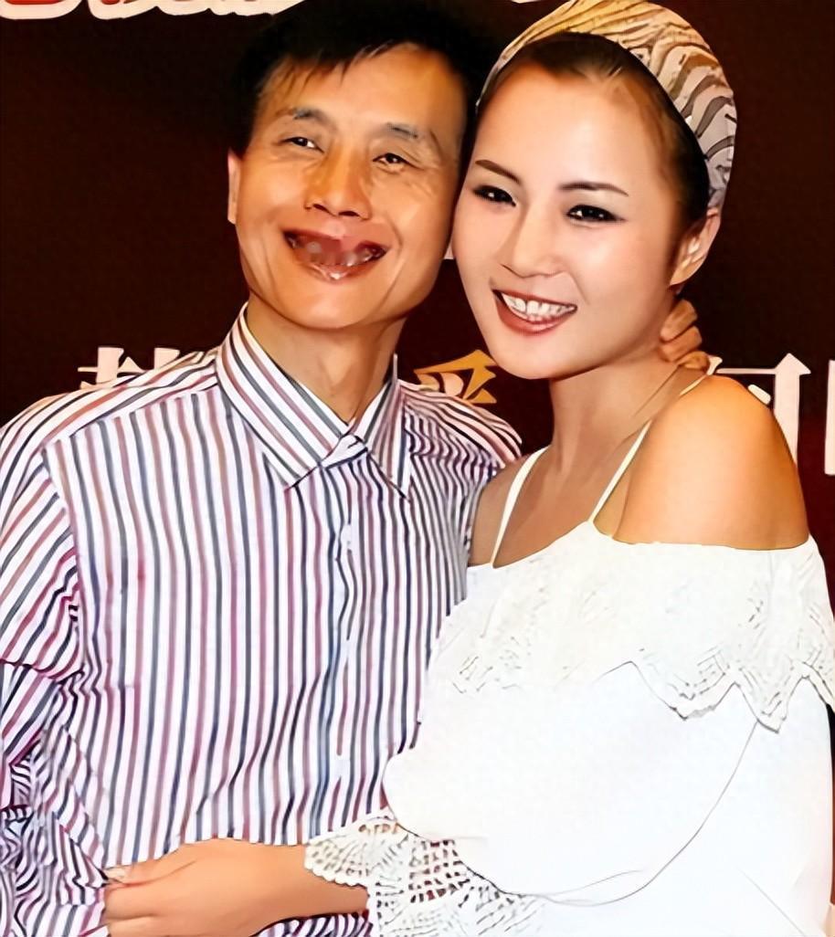 19岁姑娘嫁给大33岁干爹，怀着孩子办酒席，才过半年就被一脚踢开！

广州201