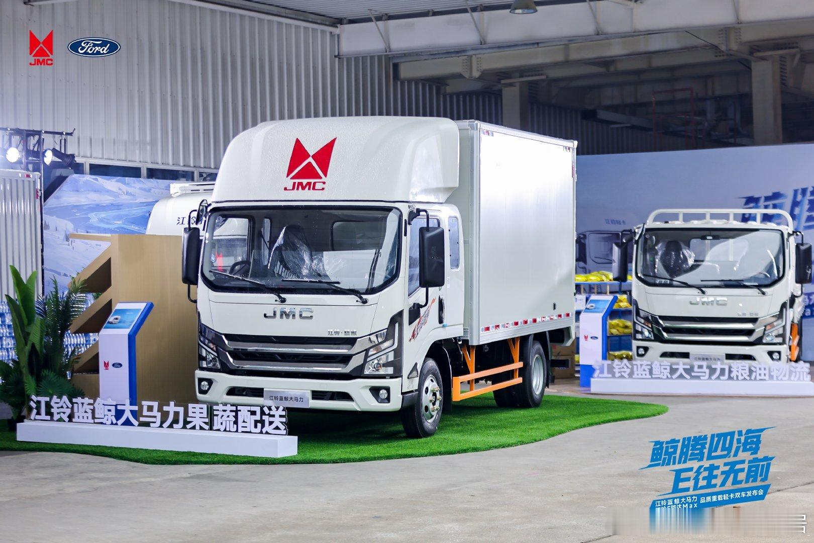 今天是送货司机小梁坐上近6米长的轻卡，又找回了当年考C6的感觉，入行这些年，可算