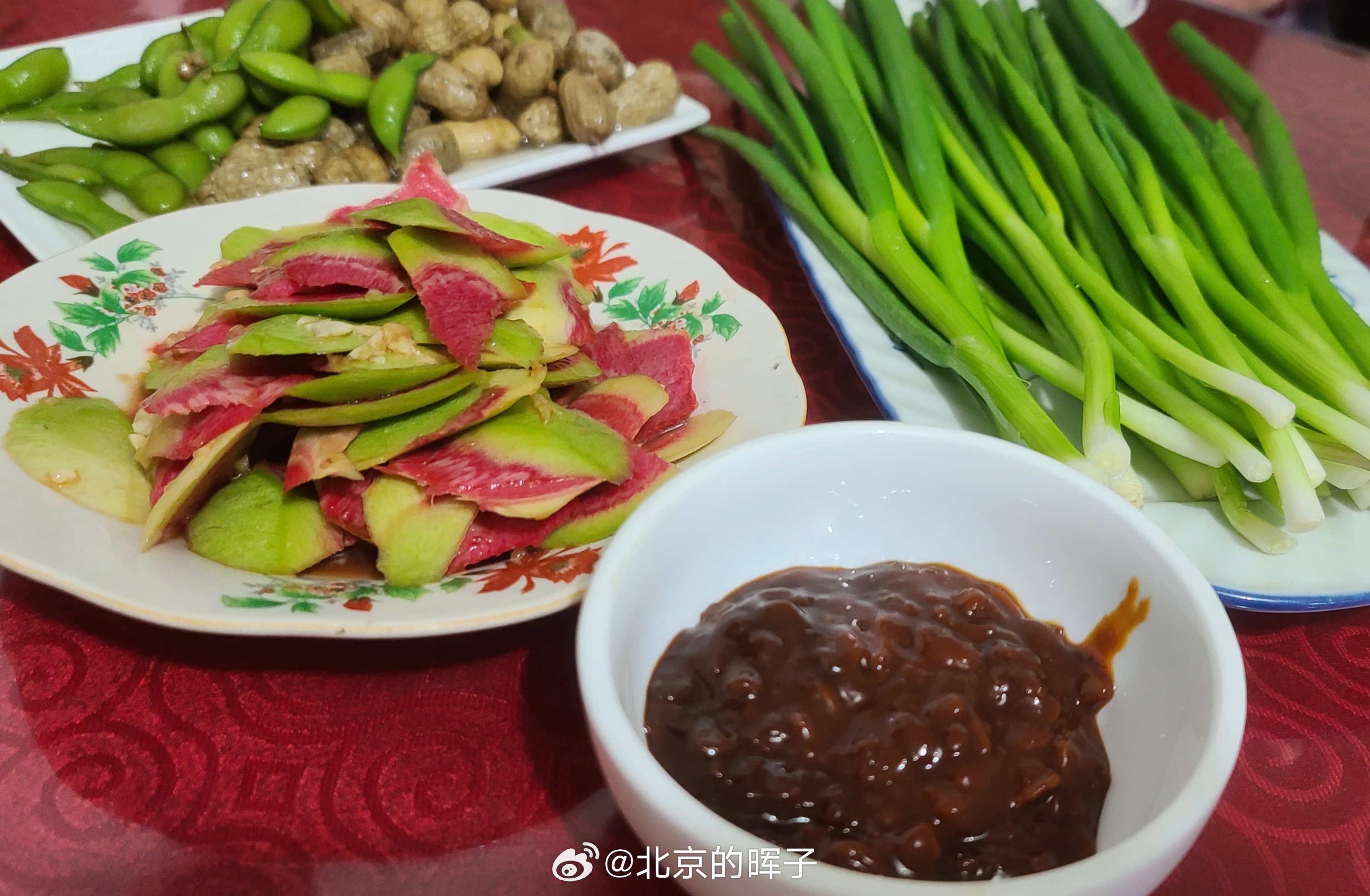出了社会发现葱是可以不吃的真正进入了社会，才知道葱是可以随便吃的，想吃葱吃葱，想