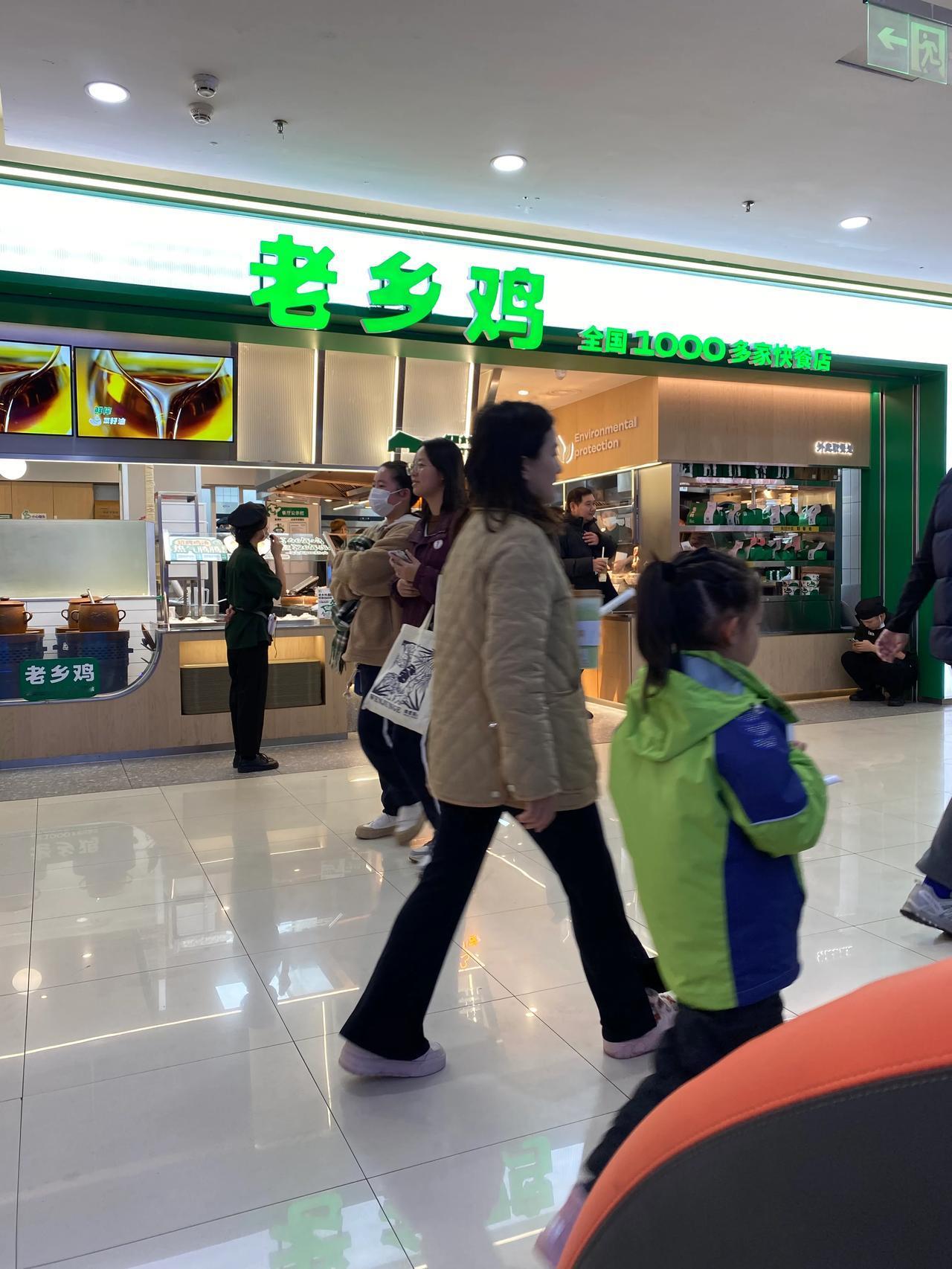 骂的和消费的就不是一类人、就像海底捞和西贝一样、评论一片差评、生意天天爆满。认知